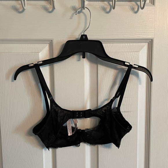 Victoria's Secret Bra - Picture 6 of 7